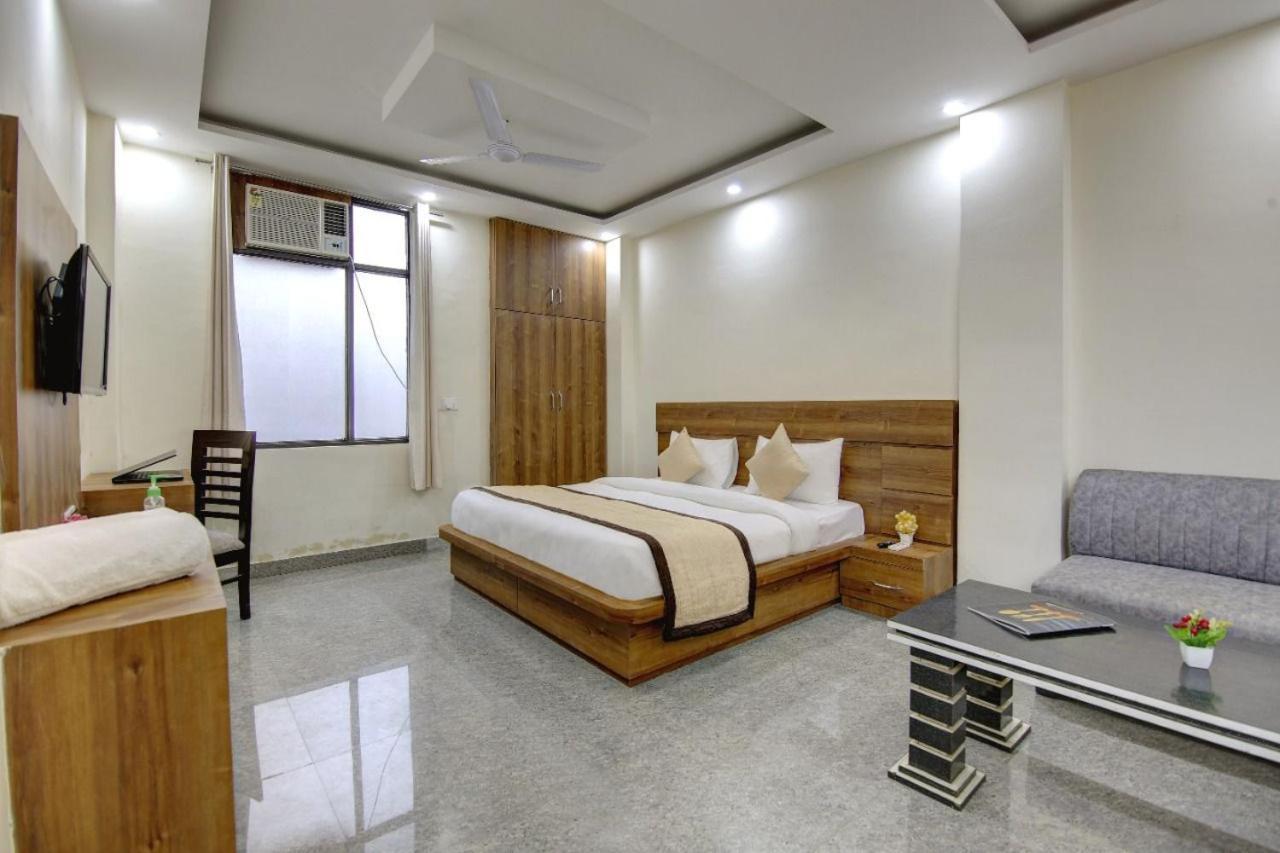 Hotel Premier Noida 135 Esterno foto
