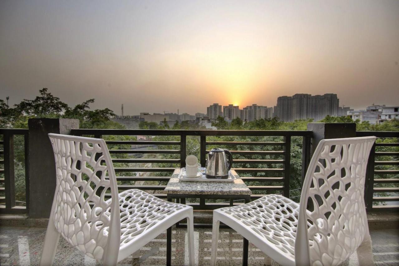 Hotel Premier Noida 135 Esterno foto