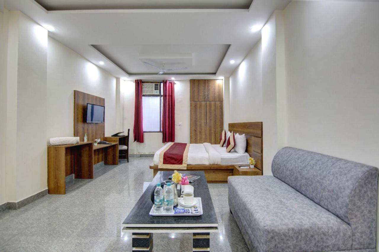 Hotel Premier Noida 135 Esterno foto