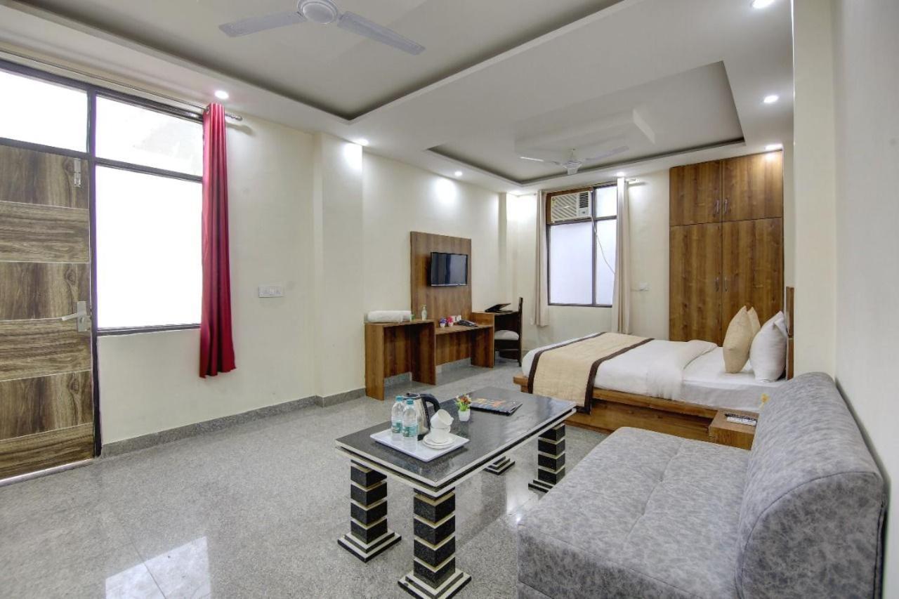 Hotel Premier Noida 135 Esterno foto